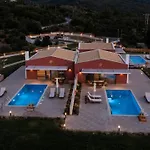别墅 Avraam Sunset With Private Pools *